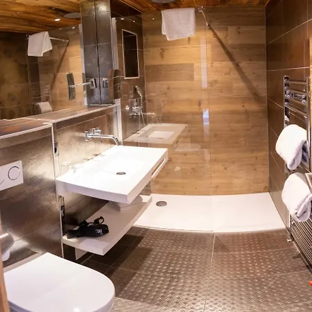 Adelphine 1&spa Chalet